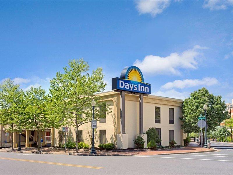 Days Inn By Wyndham Silver Spring Kültér fotó