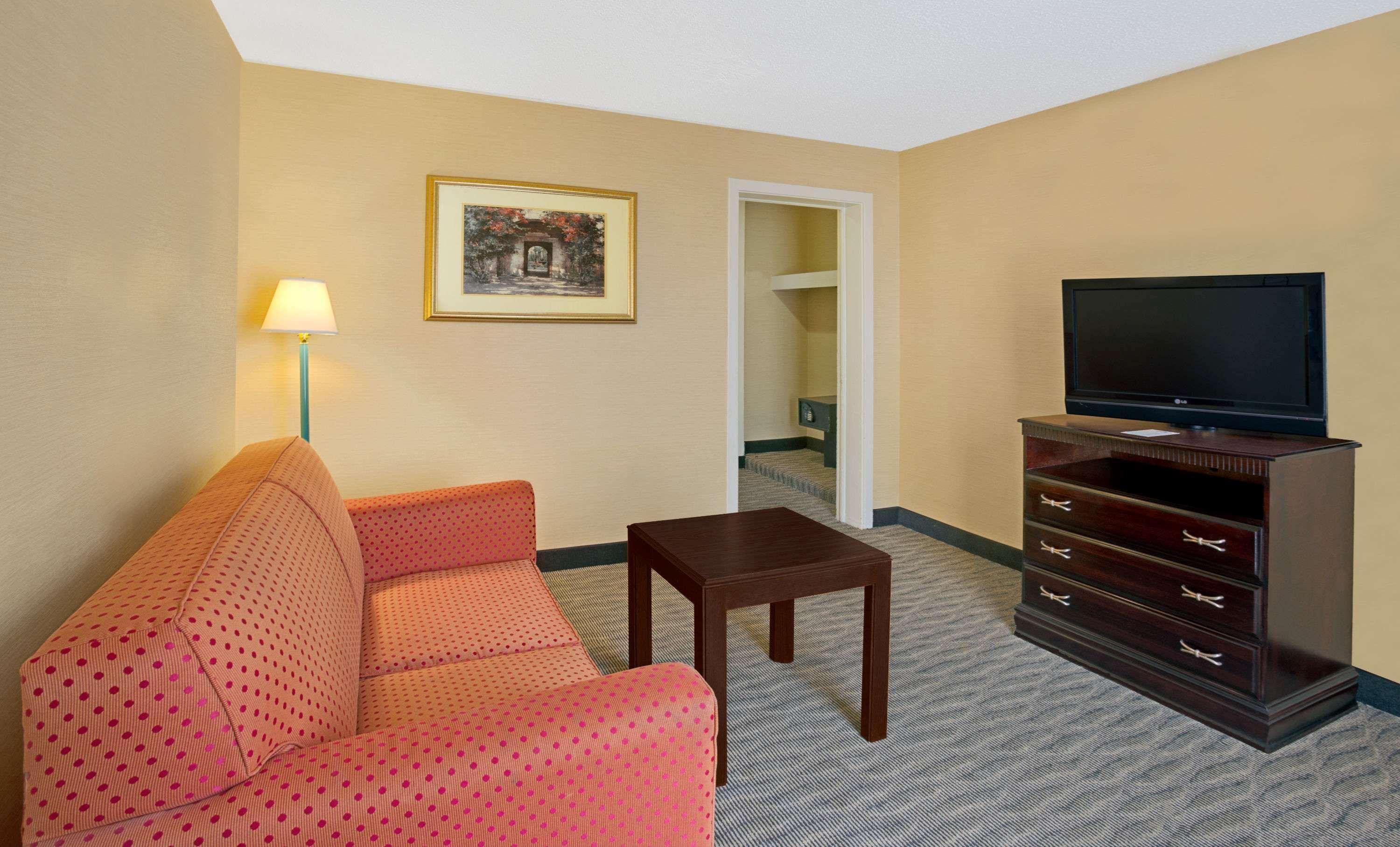 Days Inn By Wyndham Silver Spring Kültér fotó