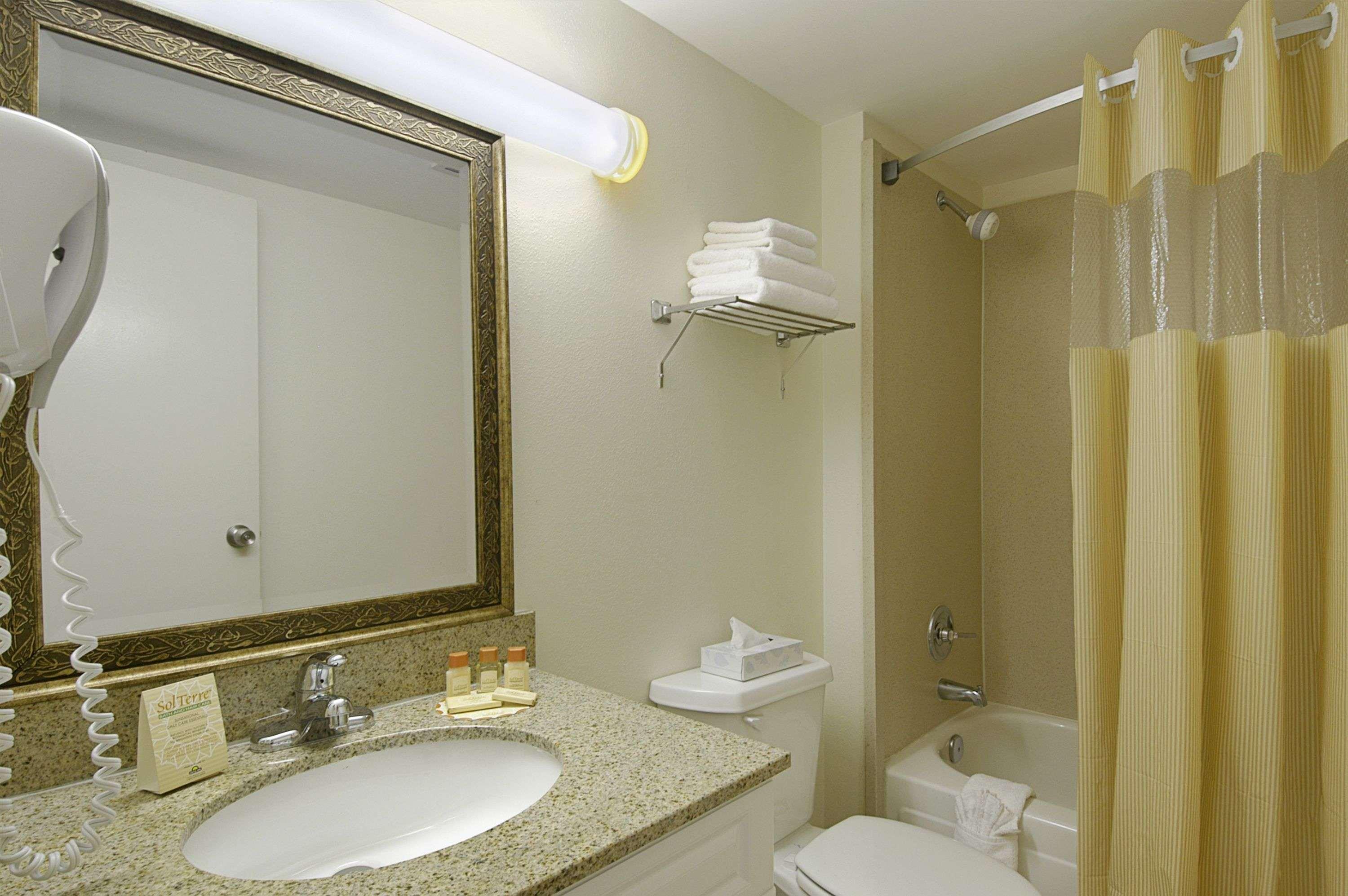 Days Inn By Wyndham Silver Spring Kültér fotó