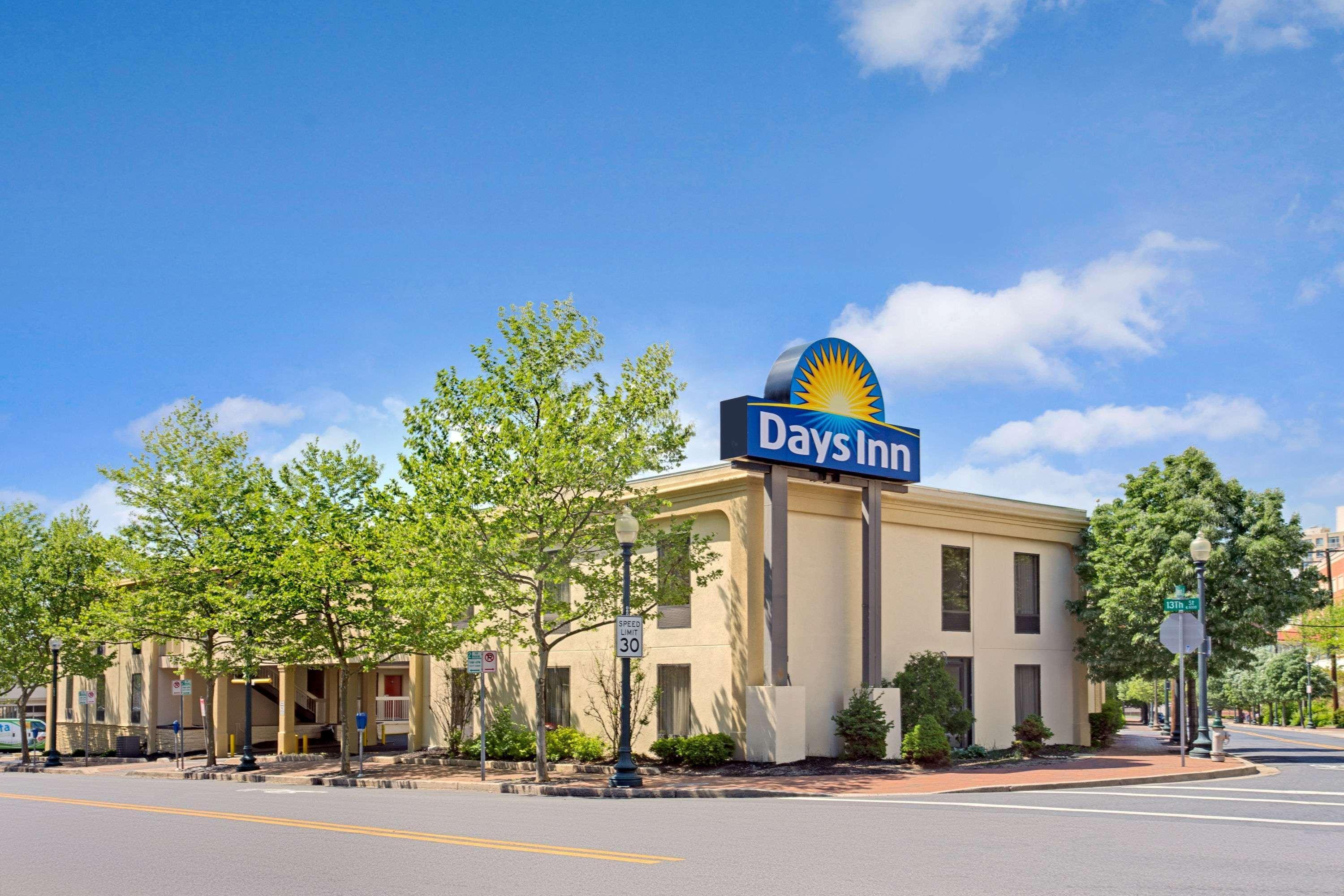 Days Inn By Wyndham Silver Spring Kültér fotó
