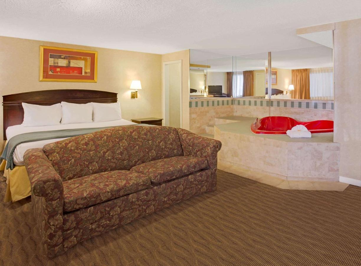 Days Inn By Wyndham Silver Spring Kültér fotó