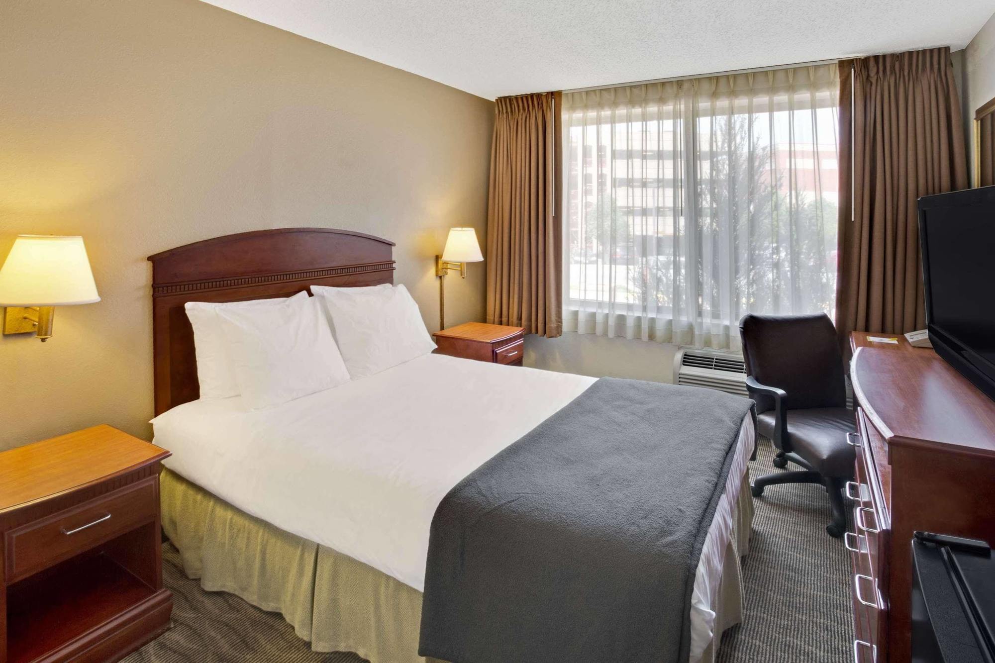 Days Inn By Wyndham Silver Spring Kültér fotó