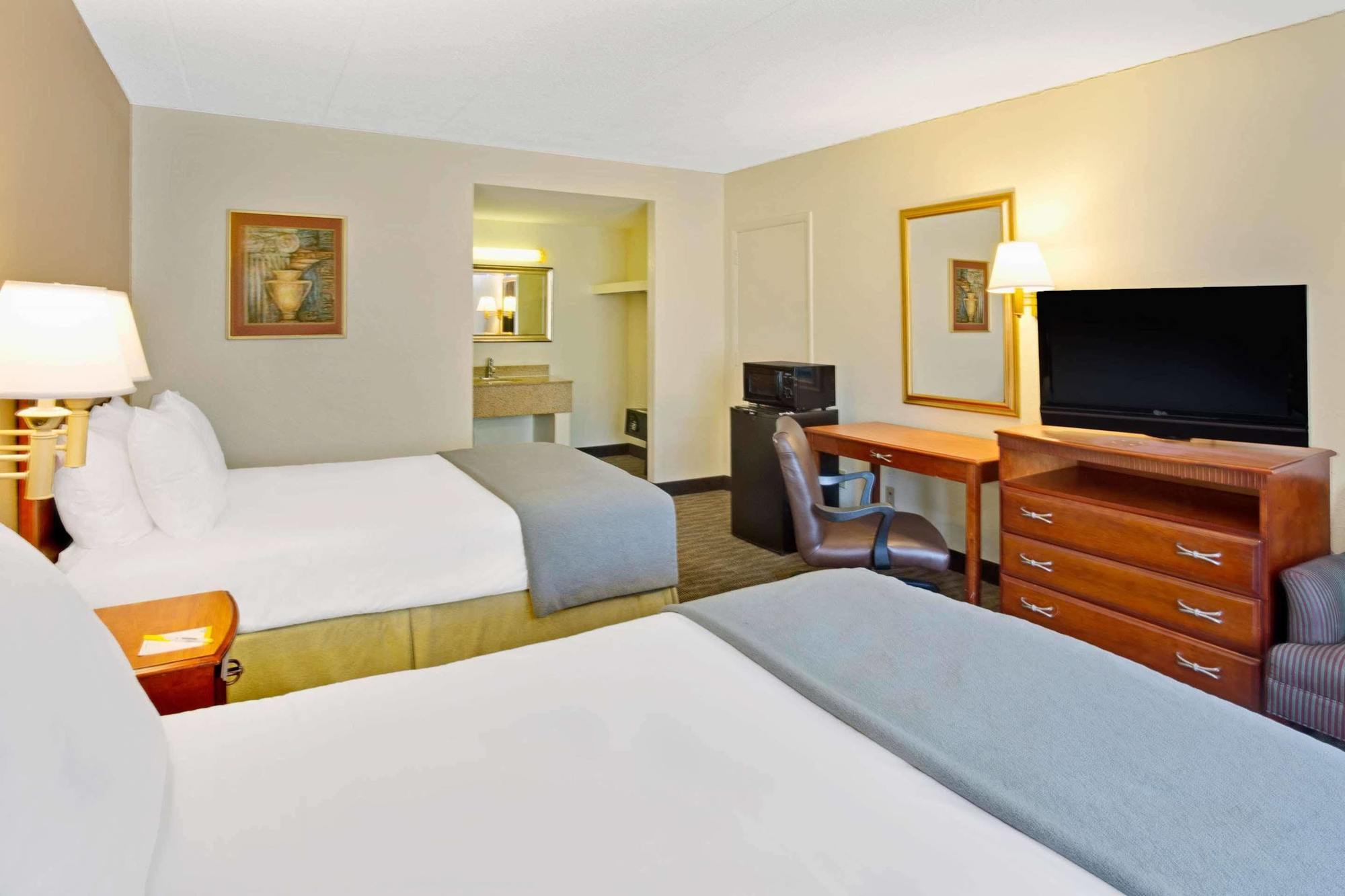 Days Inn By Wyndham Silver Spring Kültér fotó