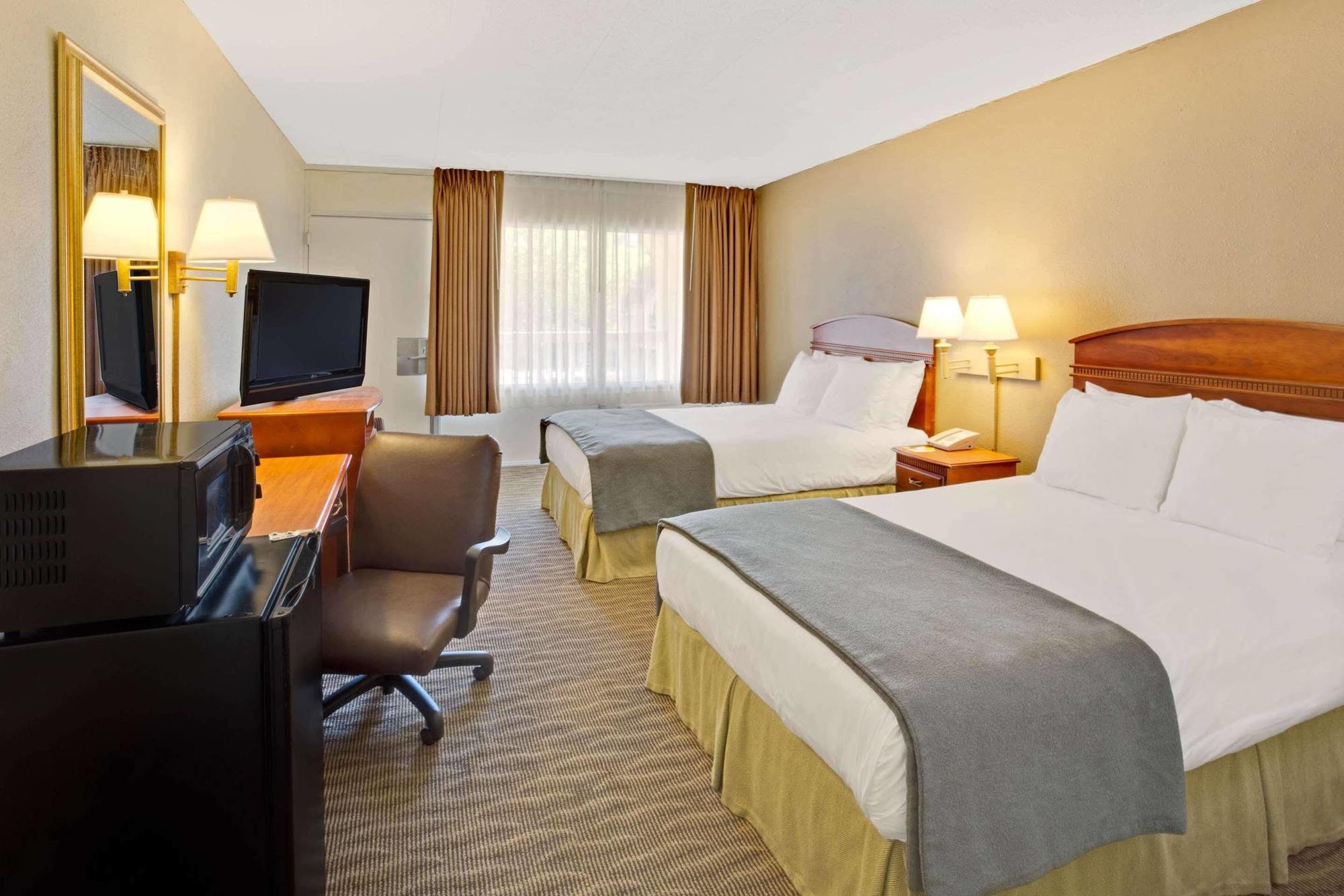 Days Inn By Wyndham Silver Spring Kültér fotó
